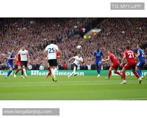 足球明星因场内外争议被罚款的精彩瞬间合集视频